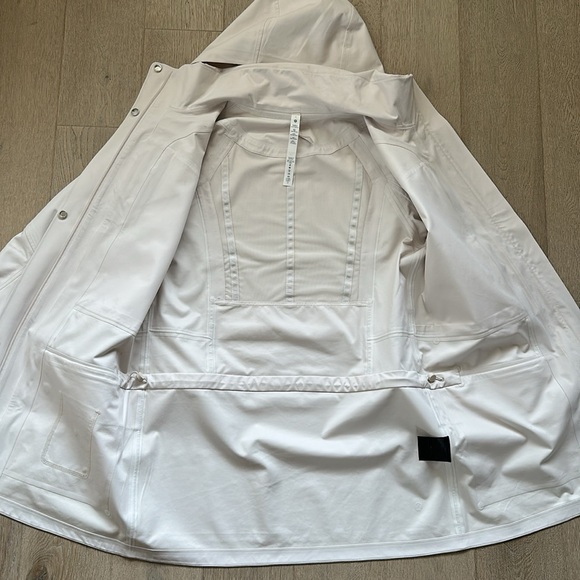 EUC StretchSeal Relaxed-Fit Long Rain Jacket white opal size 4 lululemon - Picture 6 of 16